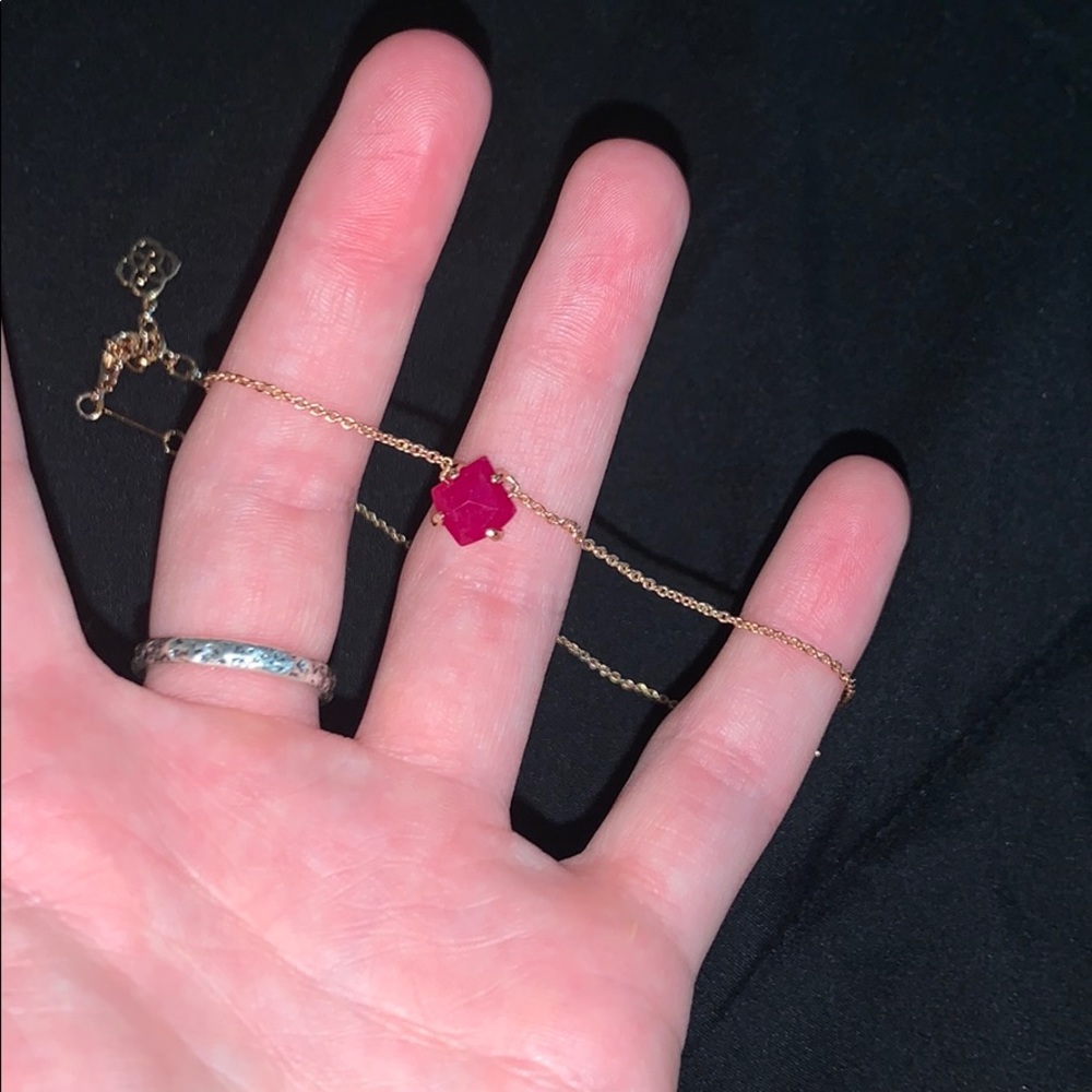 Kendra Scott necklace